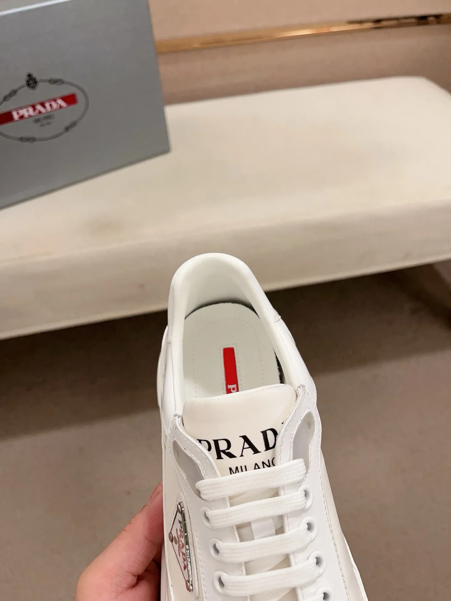 Men's Men's Shoes 💰 580💰 ✔️✔️✔️High-quality new PRADA (Prada) counters are launched simultaneously. The new men's shoes and 😘fabric are made of selected first-layer cowhide and technological glue-spraying technology. Lining: Full cowhide lining. 👍🏿High-end☄️Open-molded non-slip rubber outsole, exquisite lines, simple and elegant, comfortable and high-end for leisure travel. Code number: 38 to 44 (can be customized to 45, non-refundable!